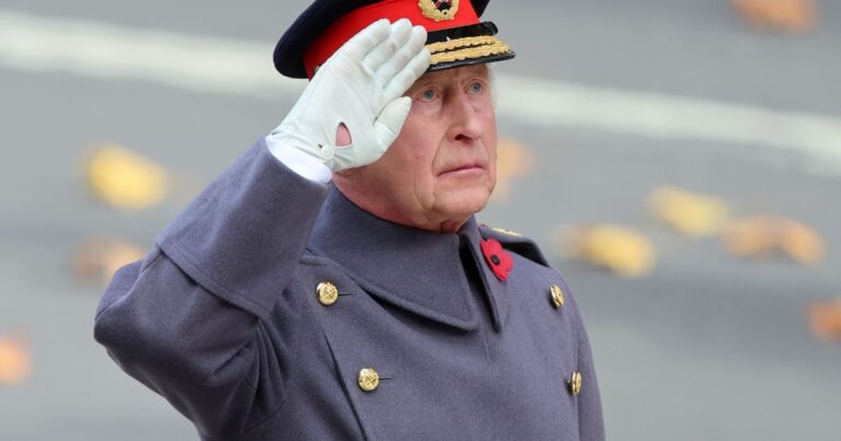 Rei Charles III não viverá em Buckingham após reforma, dizem autoridades