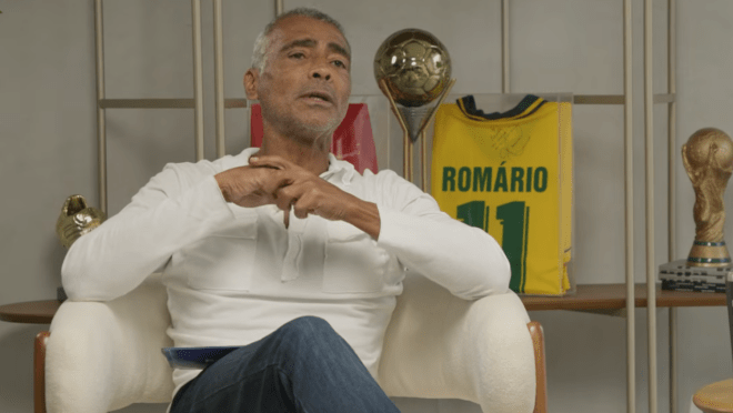 Romário diz que abriu mão do salário de senador durante jogos da Copa Romário diz que abriu mão do salário de senador durante jogos da Copa