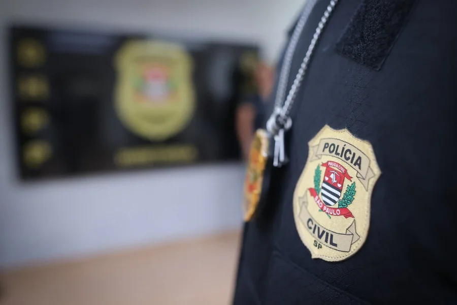 Quatro adolescentes fogem de casa abrigo e mobilizam polícia Quatro adolescentes fogem de casa abrigo e mobilizam polícia