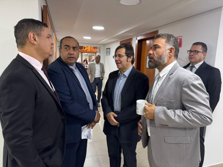 Rueda visita a Aleac e se reúne com deputados de seu grupo