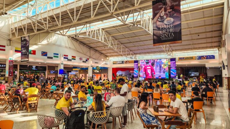 Via Verde Shopping também reúne torcida para jogo do Brasil; FOTOS