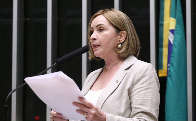 Projeto de Socorro Neri garante proteção no trabalho para quem tem doenças autoimunes Projeto de Socorro Neri garante proteção no trabalho para quem tem doenças autoimunes