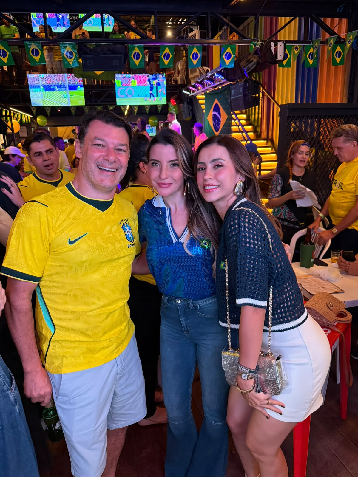 Com políticos famosos, jornalista Sofia Bruneta comemora aniversário na Casa do Rio Com políticos famosos, jornalista Sofia Bruneta comemora aniversário na Casa do Rio