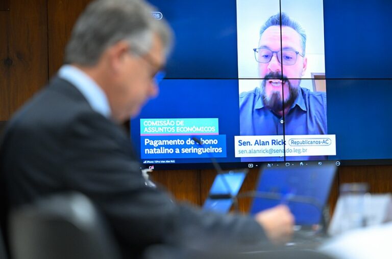 Senado aprova projeto que cria 13º para soldados da borracha Senado aprova projeto que cria 13º para soldados da borracha