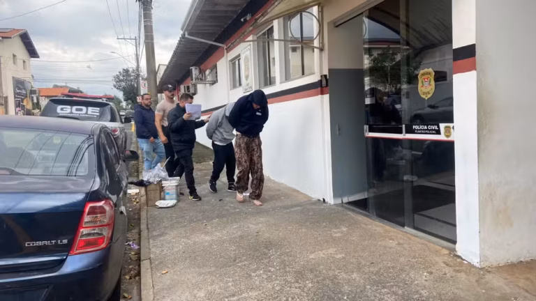 Seis pessoas são presas após morte de jovem em salto de rope jump