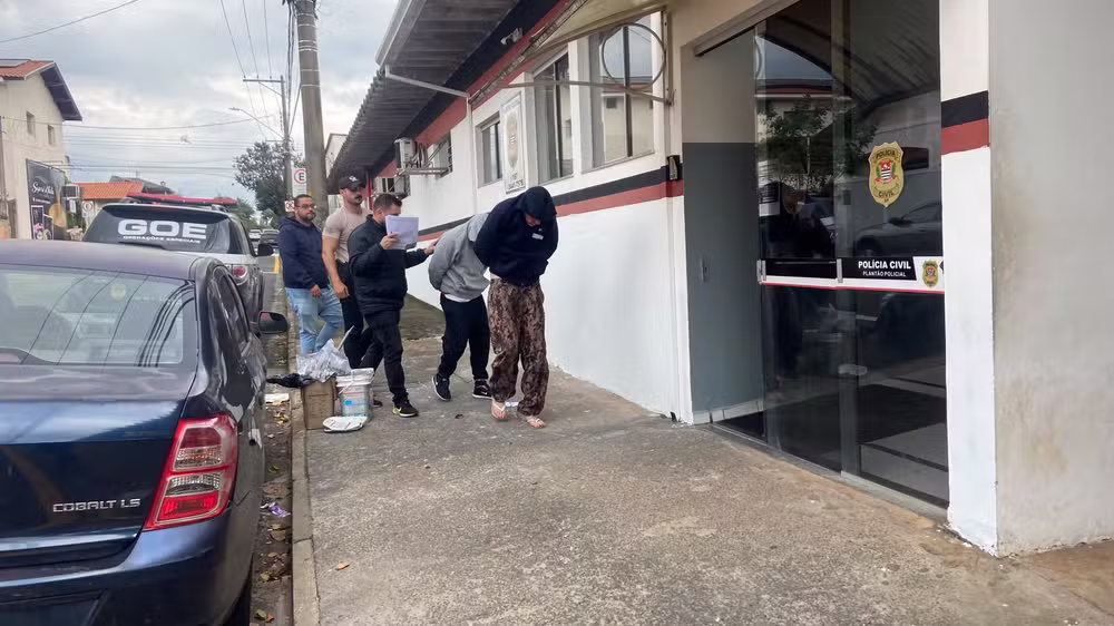 Seis pessoas são presas após morte de jovem em salto de rope jump Seis pessoas são presas após morte de jovem em salto de rope jump