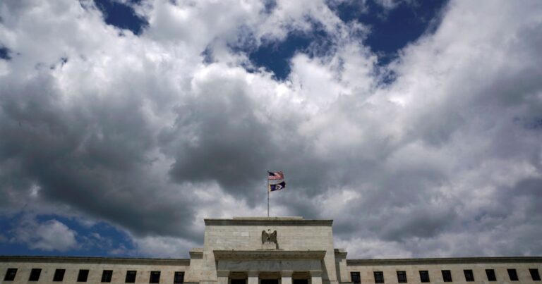 Bancos dos EUA buscam novo sinal de saúde financeira nos testes do Fed Bancos dos EUA buscam novo sinal de saúde financeira nos testes do Fed