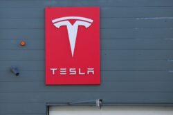 Tesla vê salto em vendas na Europa em maio, mais que o dobro do ano passado