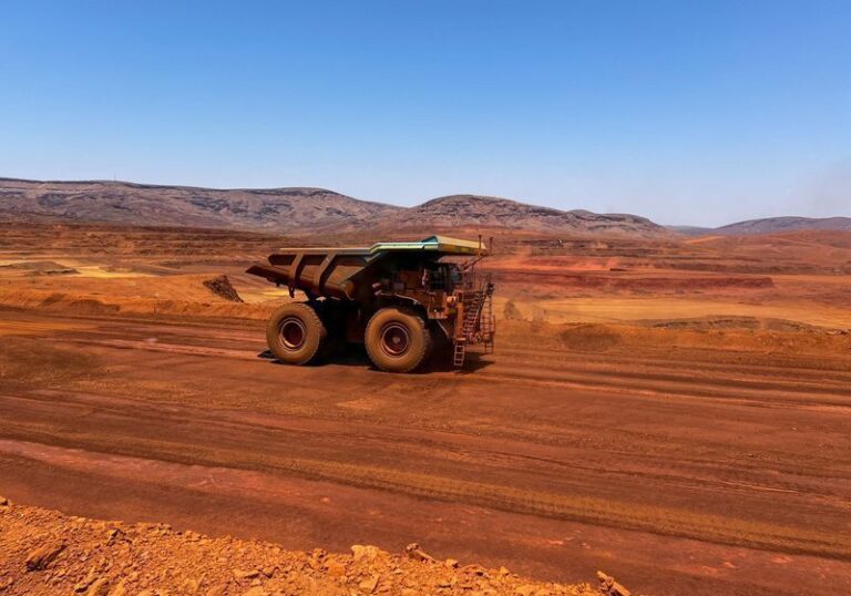 Minério de ferro cai com perspectivas de aumento da oferta e demanda fraca