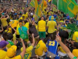 ContilNet Notícias - O seu portal de notícias do Acre Em clima de Copa, brasileiros tomam conta da Times Square