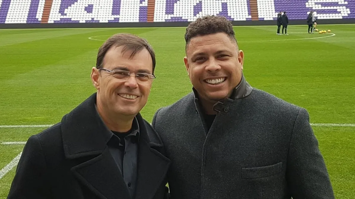 Entenda a pegadinha: Tino simula pedido de emprego para anunciar novo projeto Entenda a pegadinha: Tino simula pedido de emprego para anunciar novo projeto