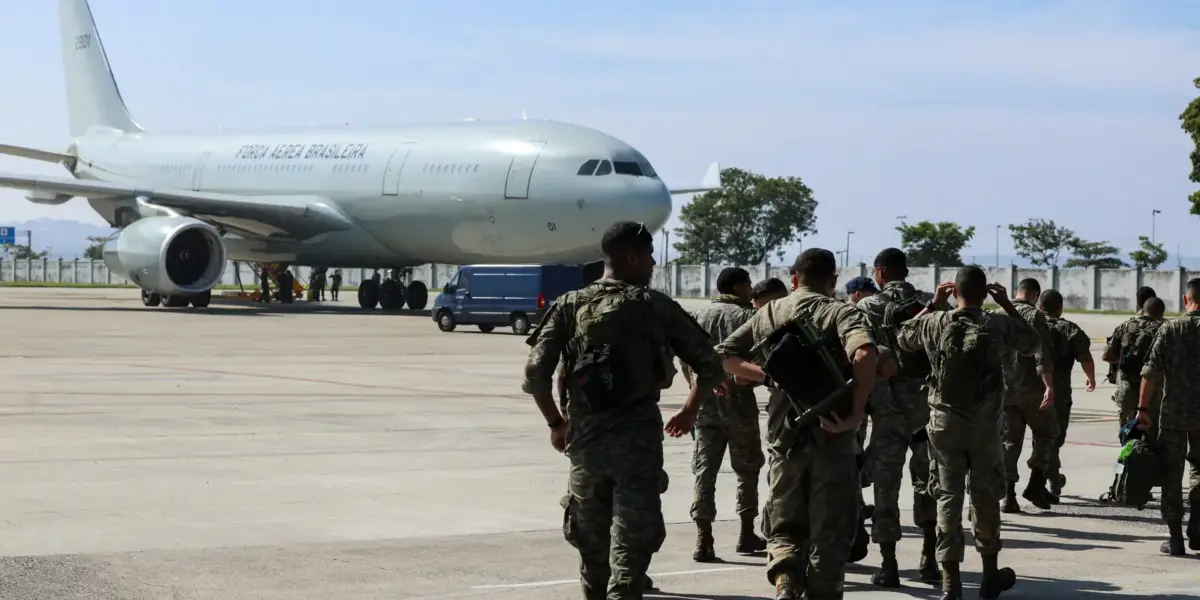 FAB envia militares e 18 toneladas de medicamentos para a Venezuela