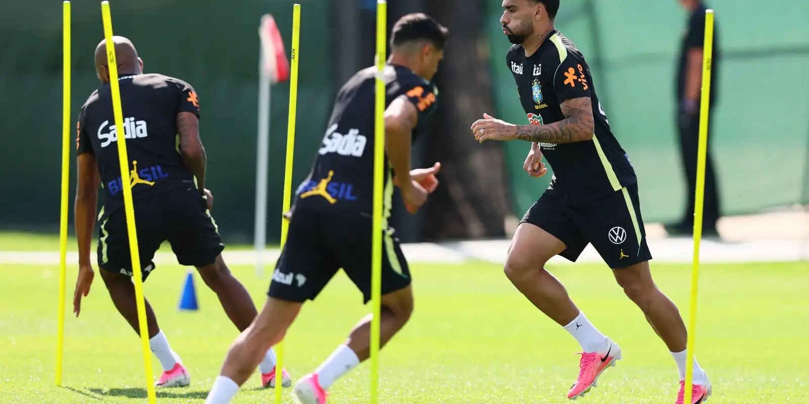 Seleção brasileira se reapresenta e faz 1º treino para encarar Haiti Seleção brasileira se reapresenta e faz 1º treino para encarar Haiti