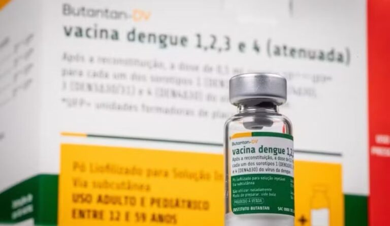Sintomas que vacinados contra a dengue devem monitorar após pausa