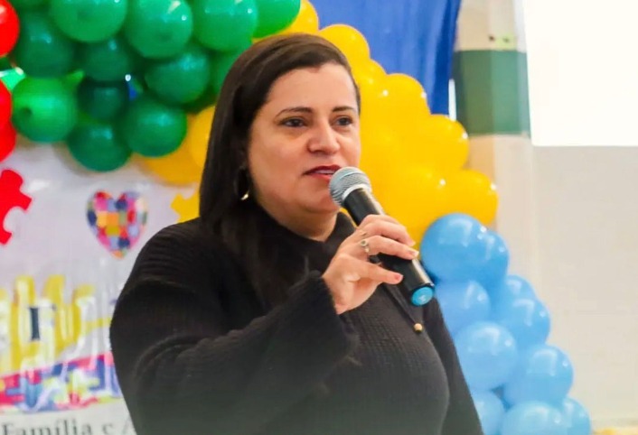 Cirurgia nos olhos afasta vereadora Veinha do Valmar das atividades