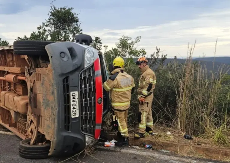 Policial penal morre após carro capotar em rodovia estadual
