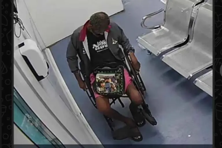 Imagens de câmeras revelam as últimas horas de homem antes de morrer