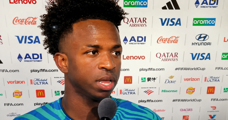 Vini Jr rebate pedido e responde: "Vou falar em português" Vini Jr rebate pedido e responde: "Vou falar em português"
