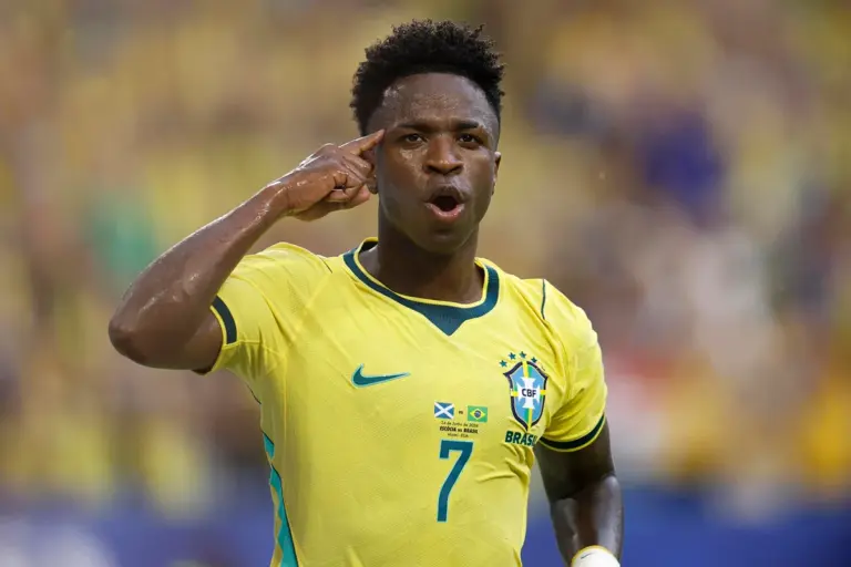 Vini Jr. é eleito terceiro melhor jogador da Copa após fim da 1ª fase