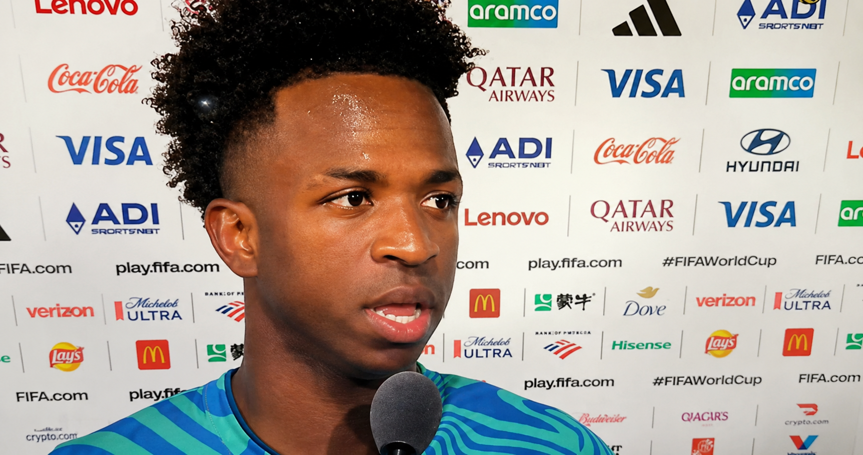 Vini Jr rebate pedido e responde: "Vou falar em português" Vini Jr rebate pedido e responde: “Vou falar em português”