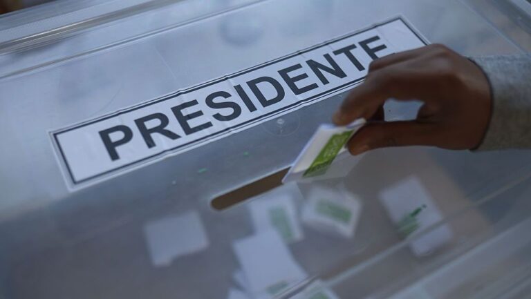 Analista: Condições estruturais da América Latina explicam onda à direita