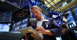 Wall Street opera sem rumo único de olho no Oriente Médio