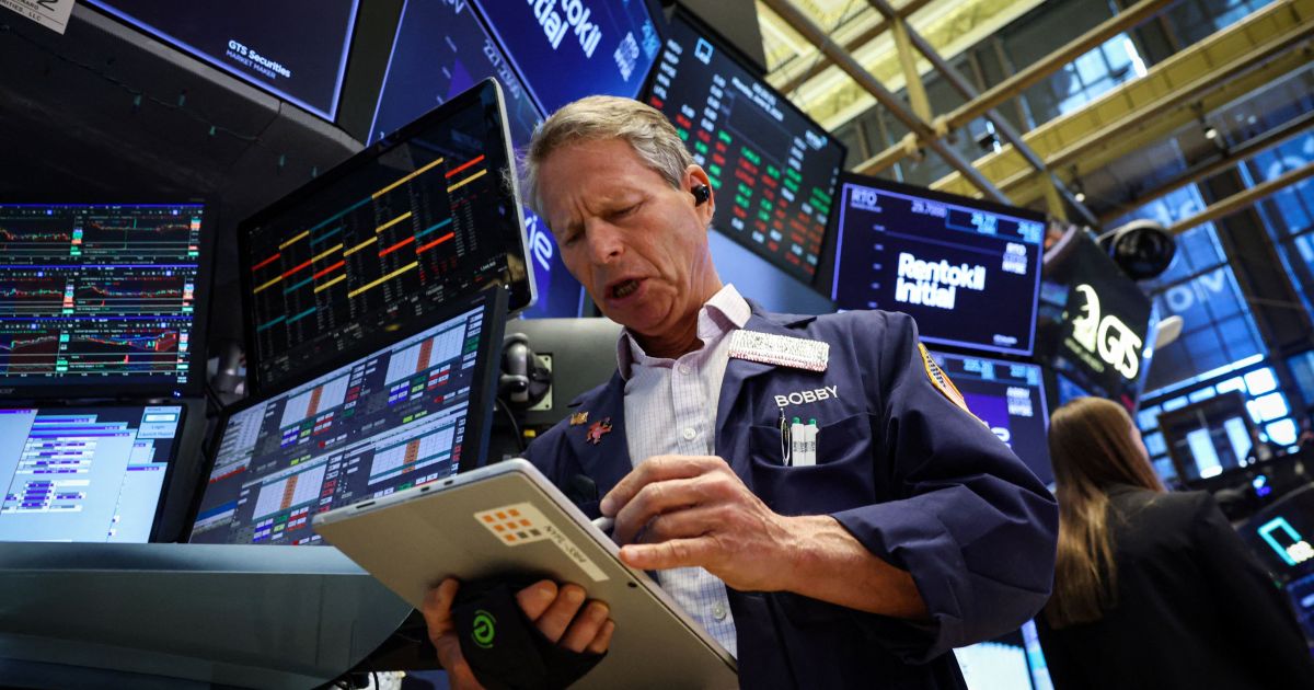 Wall Street opera sem rumo único de olho no Oriente Médio Wall Street opera sem rumo único de olho no Oriente Médio