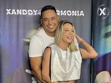 Carla Perez faz apelo após motorista de aplicativo ficar com figurinos de Xanddy Carla Perez faz apelo após motorista de aplicativo ficar com figurinos de Xanddy