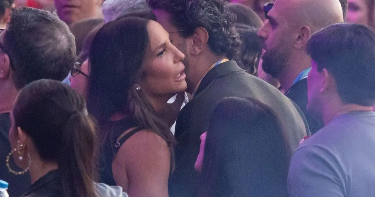 Ivete Sangalo e namorado Tiago Maia curtem show de Belo aos beijos; veja Ivete Sangalo e namorado Tiago Maia curtem show de Belo aos beijos; veja