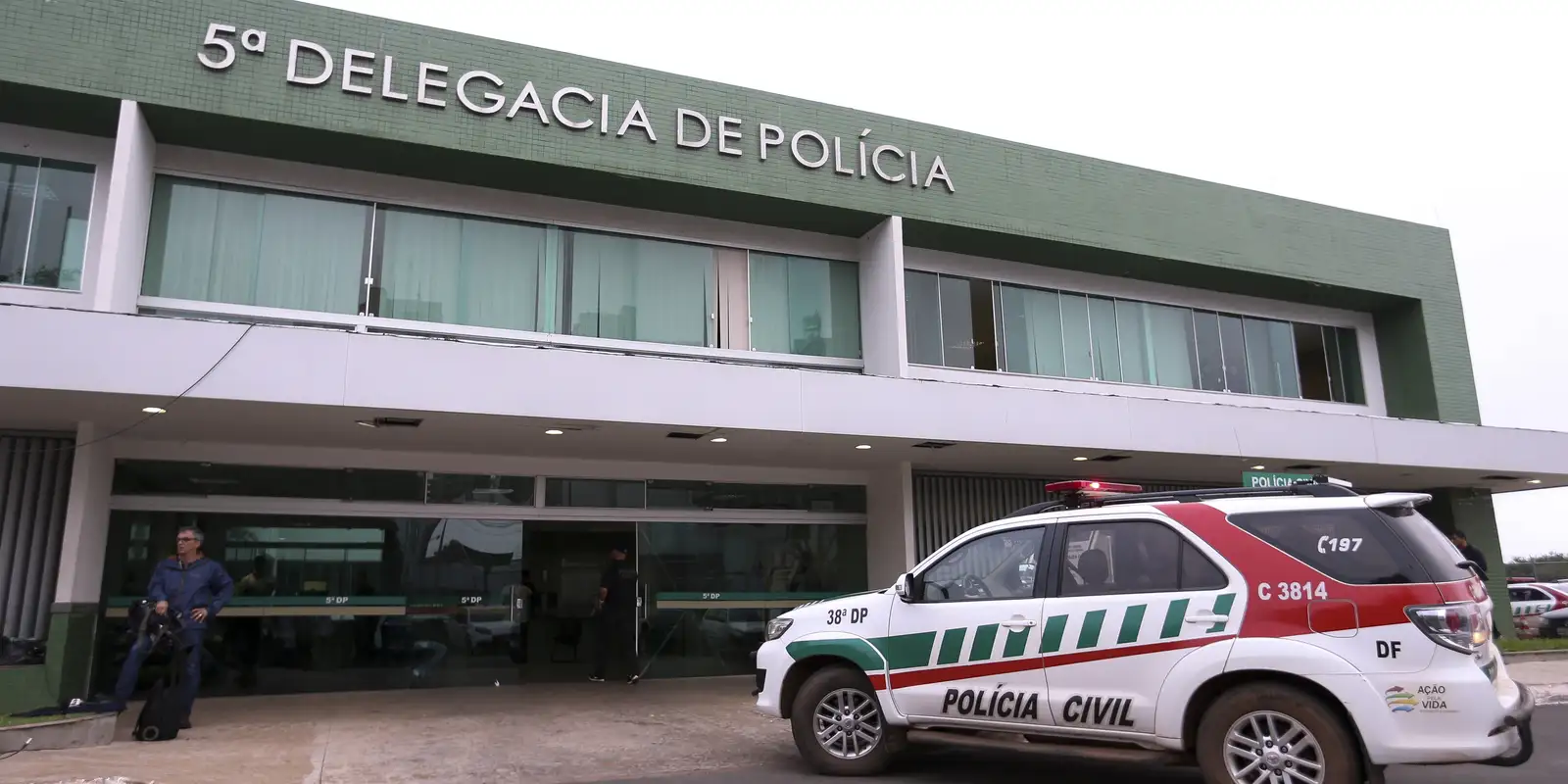 Polícia Civil do DF não indicia Bolsonaro no caso de arma apreendida Polícia Civil do DF não indicia Bolsonaro no caso de arma apreendida