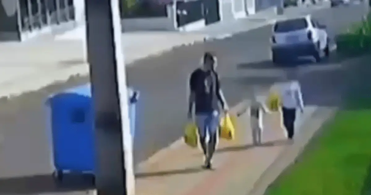 Pai que chutou filha torturava crianças com pedaço de madeira, diz polícia