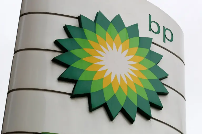 BP projeta maiores ganhos com negociação de petróleo com guerra elevando volatilidade
