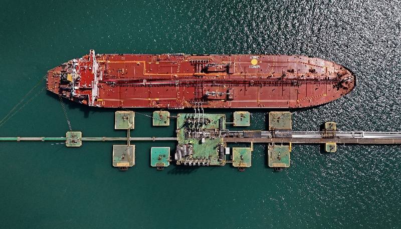 Petrobras e mais petroleiras sobem mais de 3% na B3 seguindo disparada do petróleo