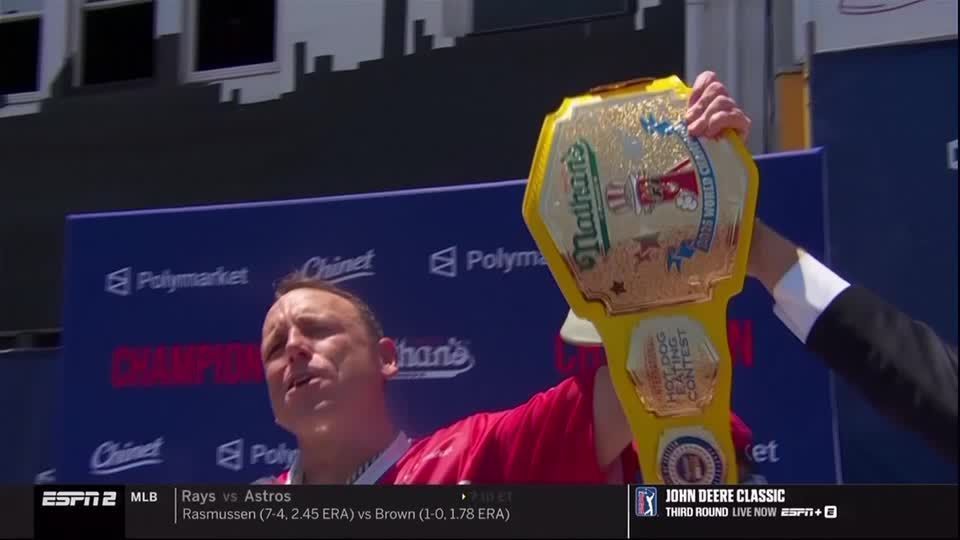 Nos 250 anos dos EUA, Joey Chestnut vence disputa de cachorro-quente Nos 250 anos dos EUA, Joey Chestnut vence disputa de cachorro-quente