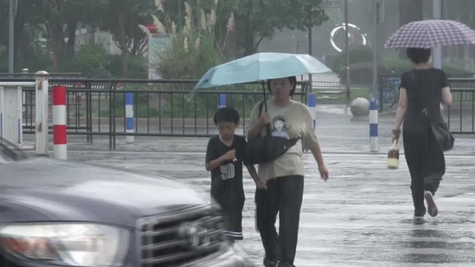 China retira mais de 600 mil pessoas antes da chegada do tufão Bavi China retira mais de 600 mil pessoas antes da chegada do tufão Bavi
