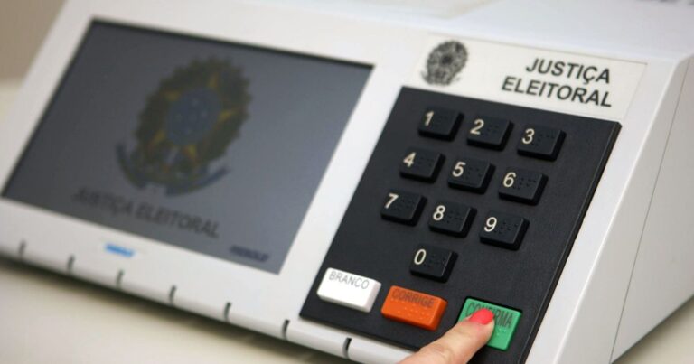 Datafolha: 44% dos eleitores se identificam com direita; 39% com esquerda