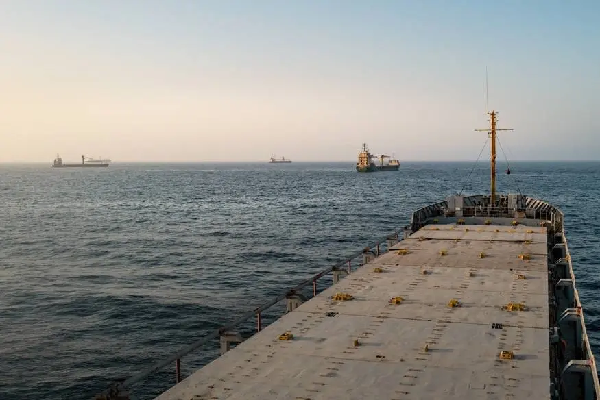 Emirados dizem que ataques a navios pelo Irã deixam um morto e 8 feridos em Ormuz
