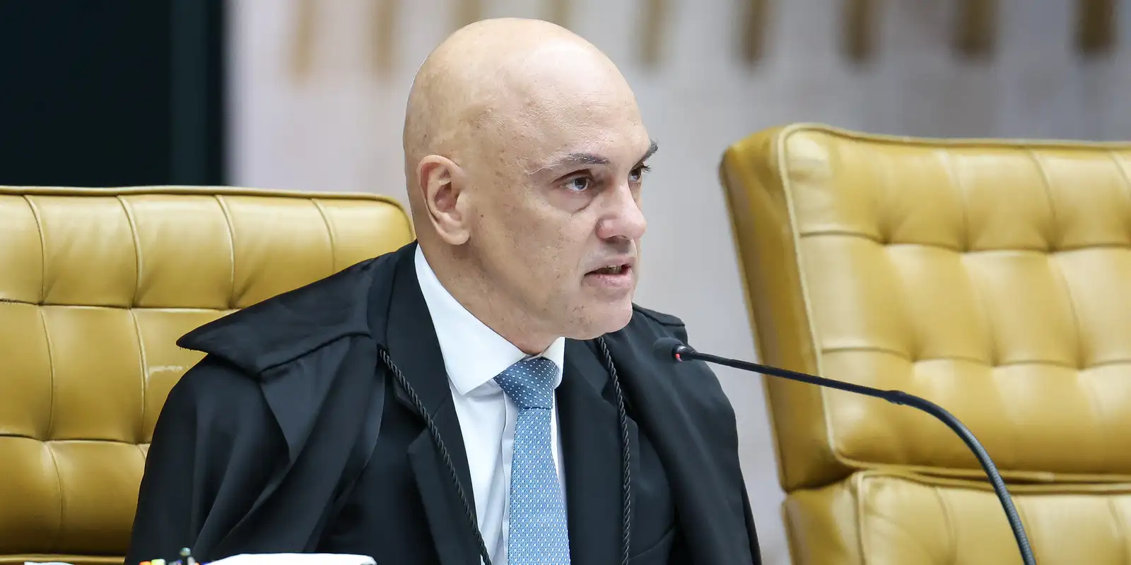 Por ordem de Moraes, PF faz busca por armas na casa de Bolsonaro Por ordem de Moraes, PF faz busca por armas na casa de Bolsonaro