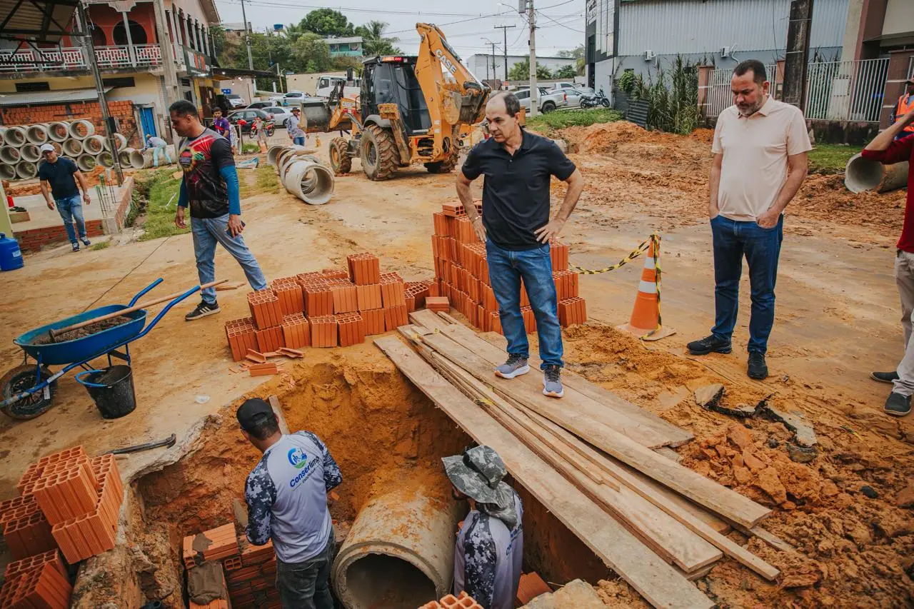 Prefeitura de Cruzeiro do Sul executa obra de reconstrução da Avenida Copacabana