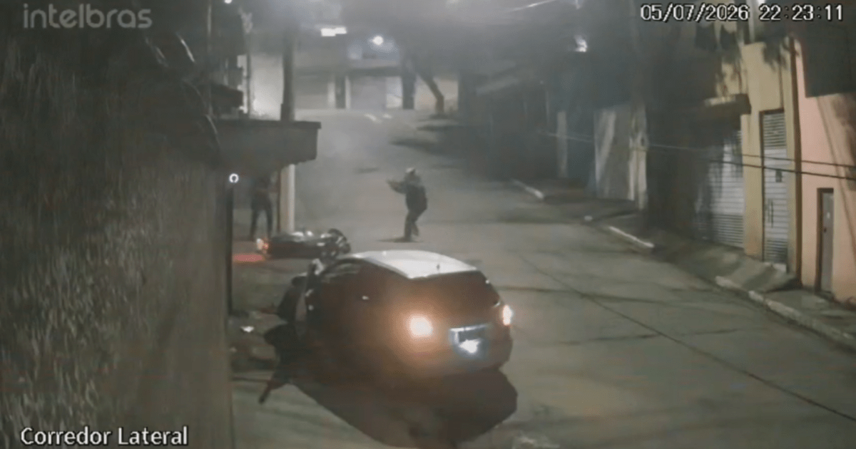 Vídeo: homem atropela suspeito de assalto e é baleado na zona Sul de SP Vídeo: homem atropela suspeito de assalto e é baleado na zona Sul de SP