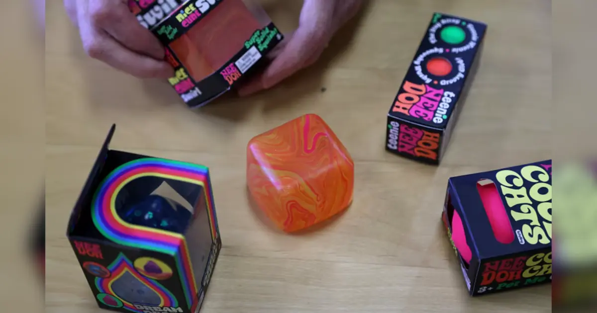 Crianças se queimam gravemente ao esquentar brinquedo no micro-ondas
