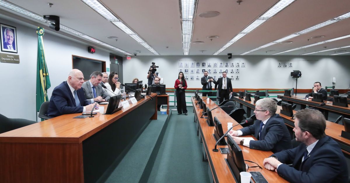 Comissão aprova criação de fundos constitucionais do Sul e Sudeste Comissão aprova criação de fundos constitucionais do Sul e Sudeste