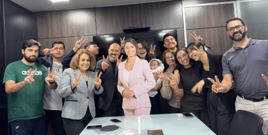 PL Mulher faz post de homenagem com imagem de Michelle de papelão; veja PL Mulher faz post de homenagem com imagem de Michelle de papelão; veja
