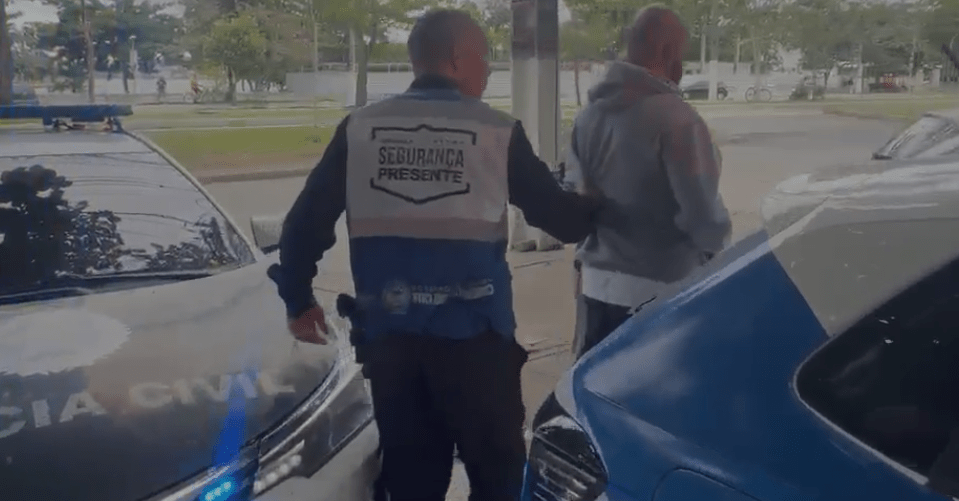 Motorista que atropelou ciclistas e motoqueiro é preso no RJ Motorista que atropelou ciclistas e motoqueiro é preso no RJ