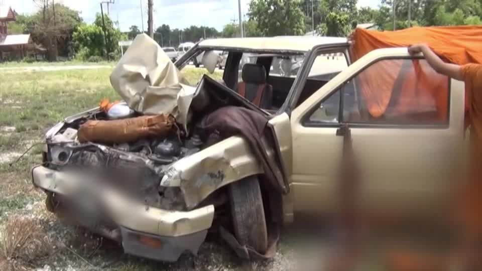 Menino de 11 anos atropela e mata oito monges na Tailândia Menino de 11 anos atropela e mata oito monges na Tailândia