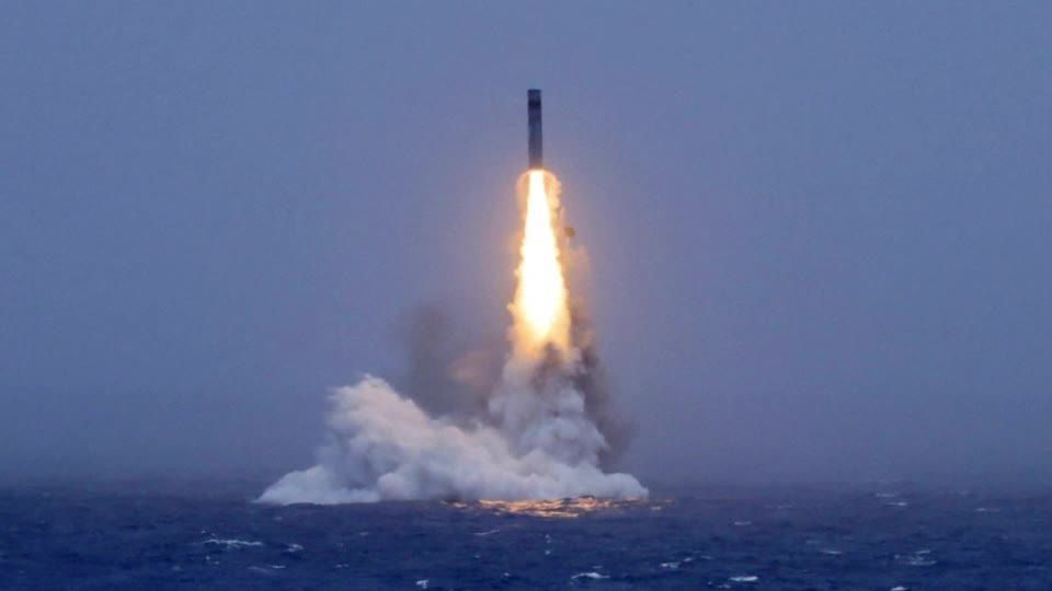 China faz raro teste de míssil lançado por submarino no Pacífico China faz raro teste de míssil lançado por submarino no Pacífico