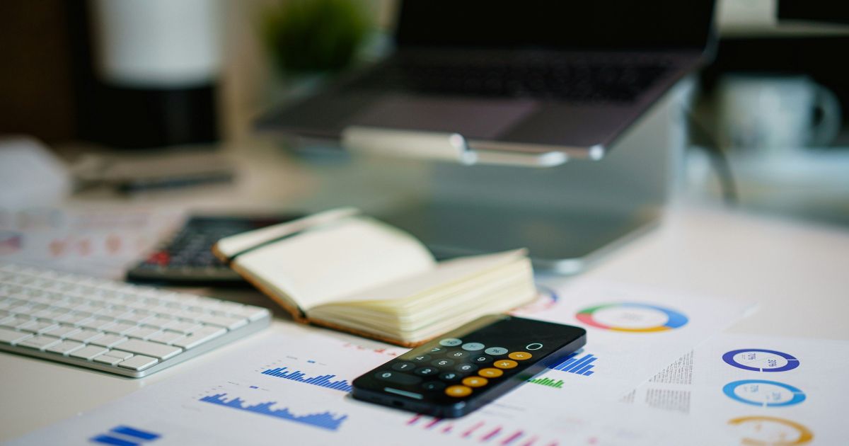Como a tecnologia reduziu a burocracia nos serviços financeiros Como a tecnologia reduziu a burocracia nos serviços financeiros