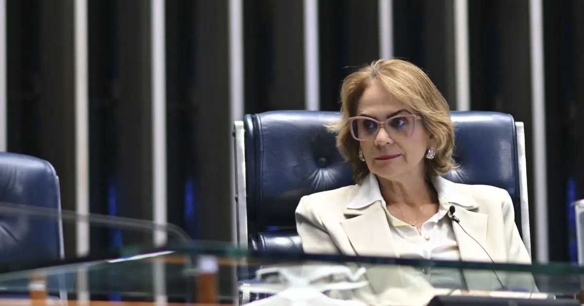 Damares nega abandonar Flávio, defende Michelle e critica ataque de aliados