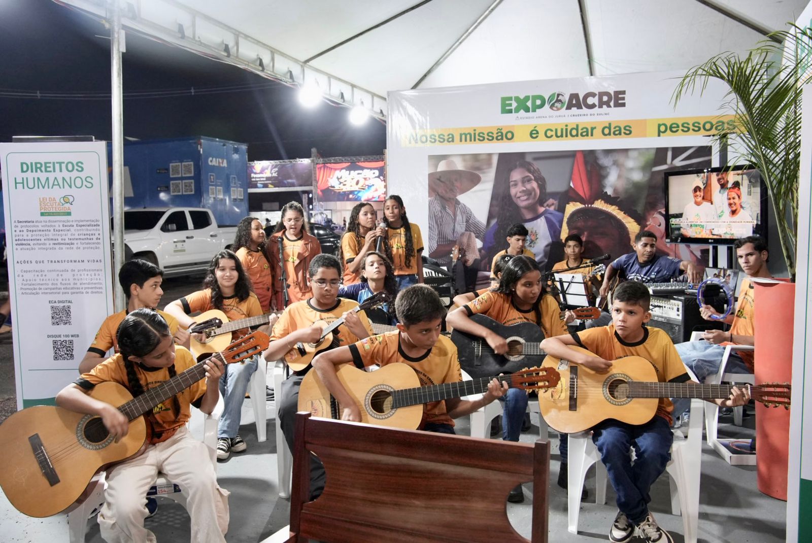 Veja as imagens da primeira noite da Expoacre Juruá 2026