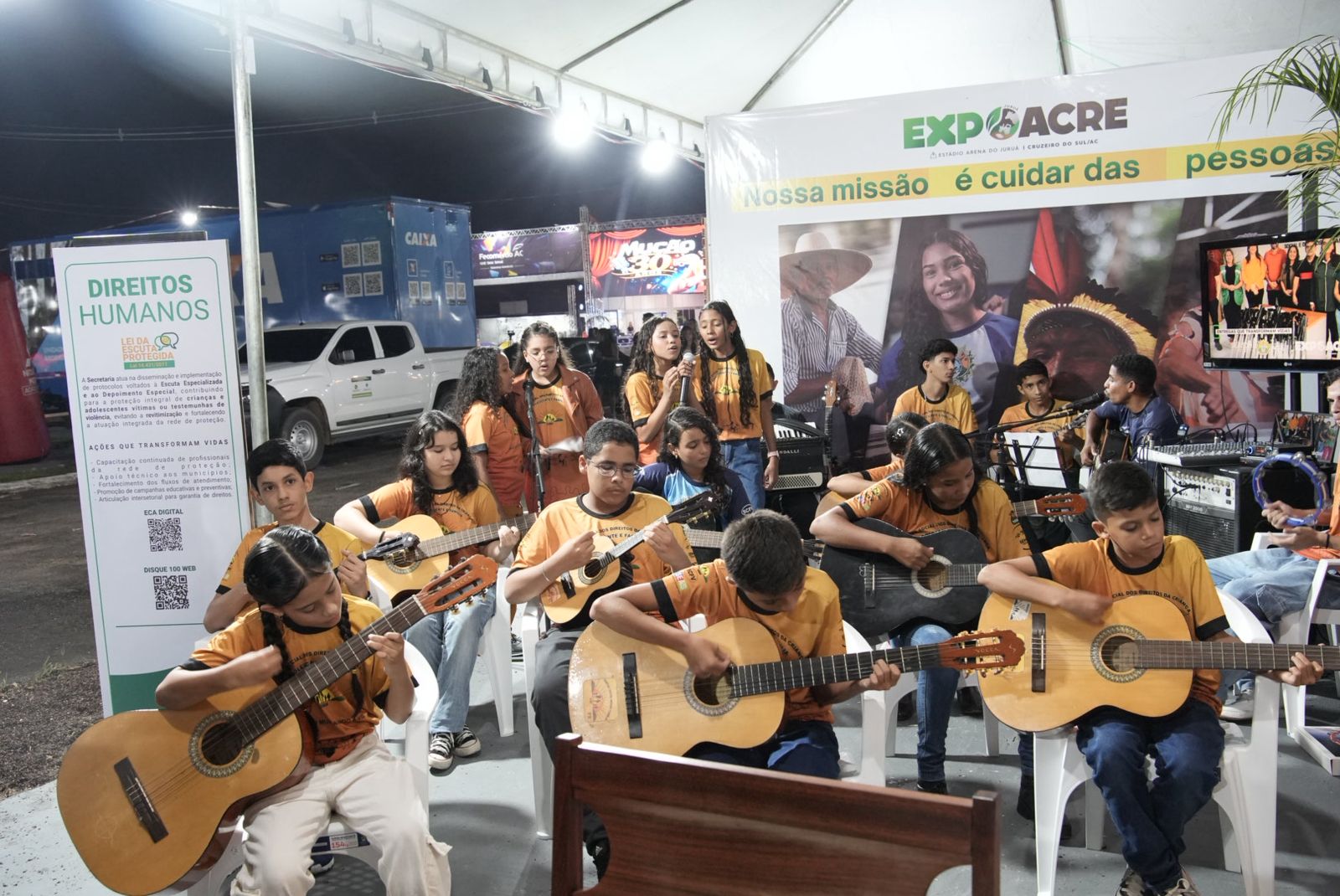 Veja as imagens da primeira noite da Expoacre Juruá 2026